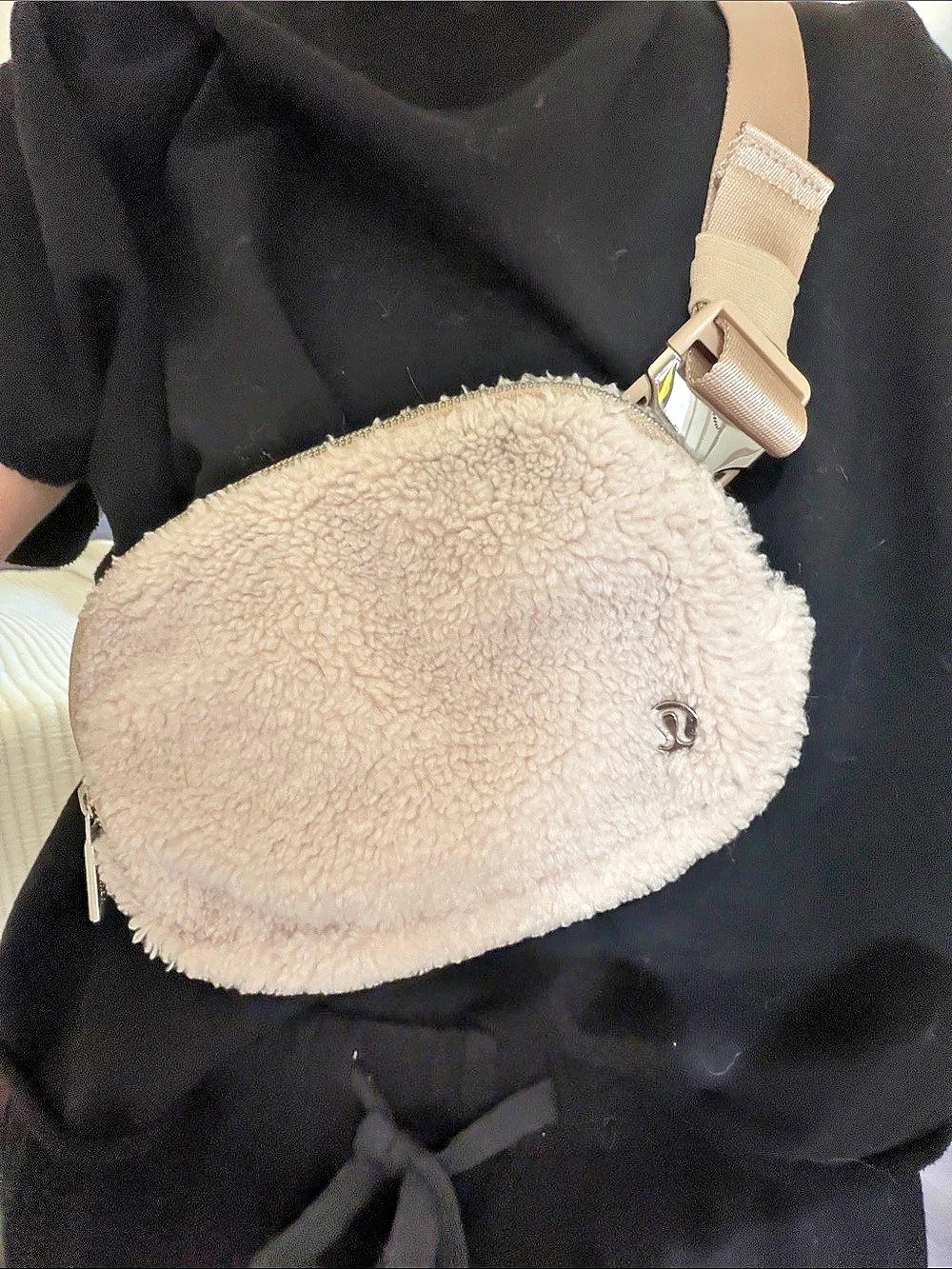 lululemon Everywhere Belt Bag Fleece Crossbody Bag in Cream